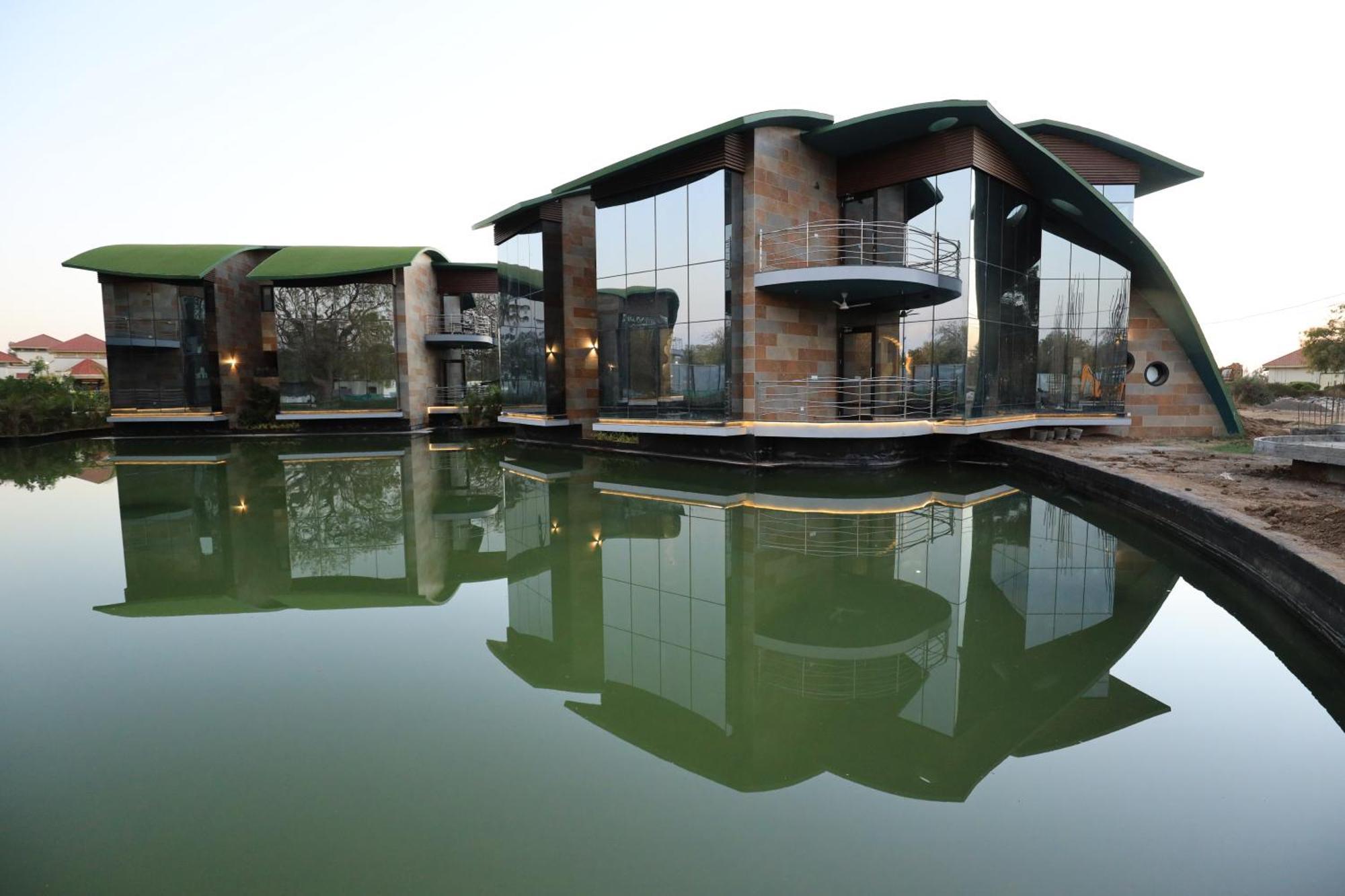 Neonz Resort & Club Ānand Exterior foto