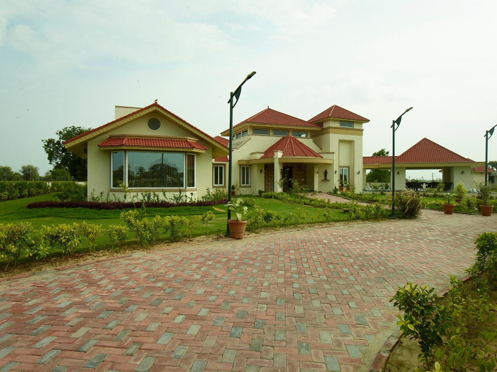 Neonz Resort & Club Ānand Exterior foto